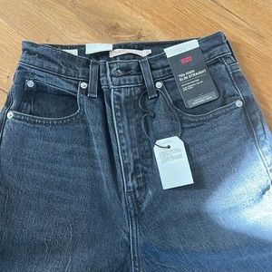 Levi’s ‘70’s High Slim Straight black jeans
